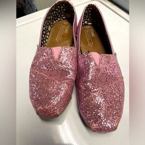 Pink sparkly toms size 8 comes with bag as well
